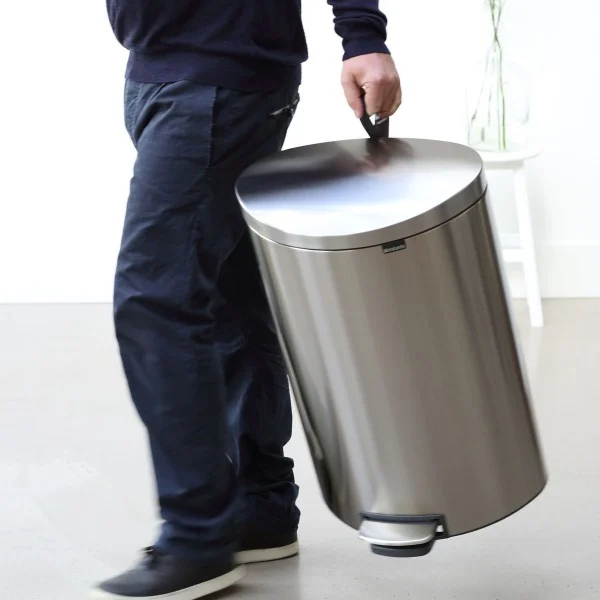 פח אשפה פדל אובלי – גב שטוח, 40 ליטר Brabantia - flatback space saving pb40l matt steel fpp mood strap