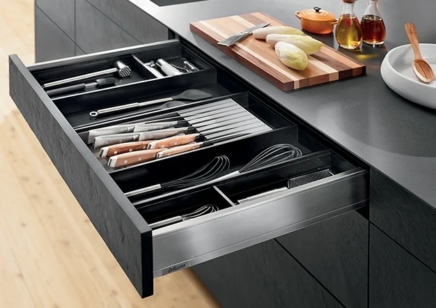 מתקן לסכינים בלום אמביה ליין blum - INNER DIVIDING SYSTEM full view .