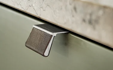 ידית רוכבת בשילוב עור דגם Furnipart – Bench