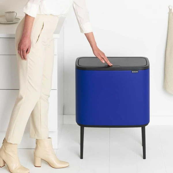 פח טאץ 36 BO ליטר Brabantia - brabantia bo touch bin 36l mineral powerful blue inuse touch y