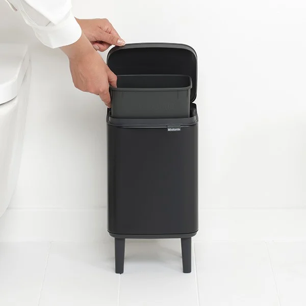 פח אשפה לשירותים BO 4 ליטר Brabantia - brabantia bo waste bin hi 4l matt black y