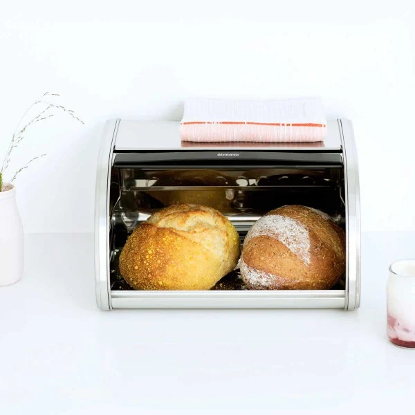 קופסת לחם בינונית, מכסה מתגלגל – Brabantia - brabantia breas bin medium brilliant steel inuse y