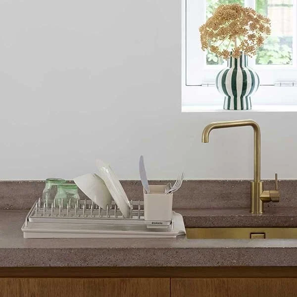 מתקן לייבוש כלים גדול – בז׳ עדין - brabantia sinkside dish drying rack soft beige y