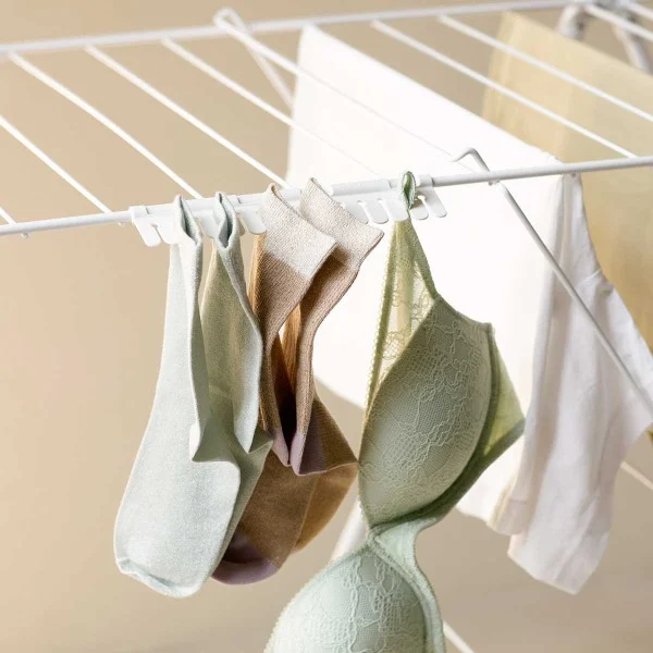מתקן לתליית גרביים במתלה כביסה HangOn Brabantia - brabantia sock holder pieces white inuse y