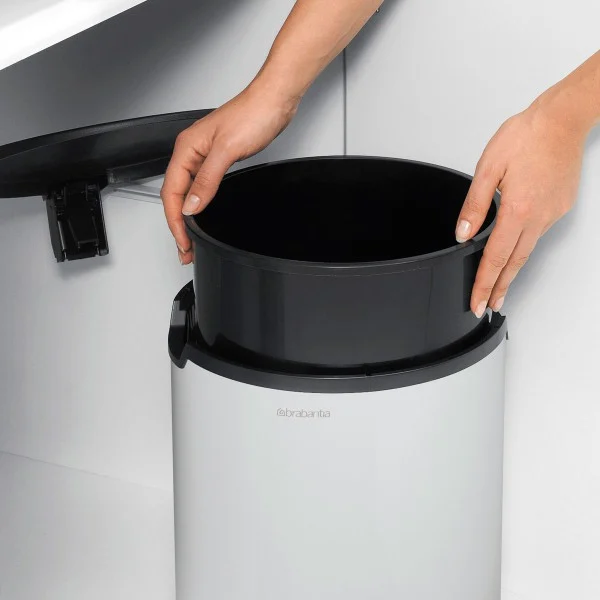 פח אשפה פנימי למטבח – מתחת לכיור 15 ליטר Brabantia