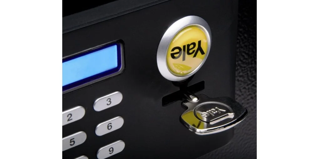 כספת Security משרדית YALE - safe image key hole