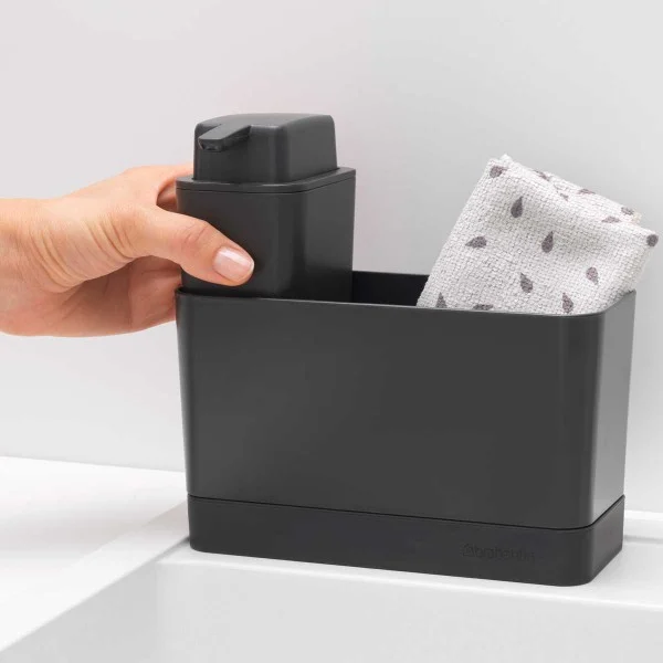 סט אורגנייזר לכיור ודיספנסר לסבון Brabantia - sink organiser set dark grey brabantia inuse