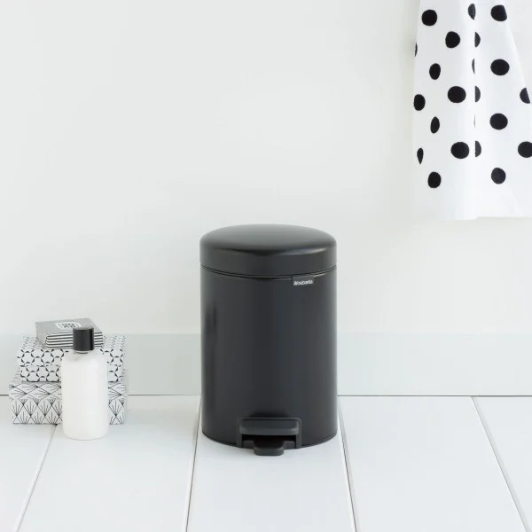 סט לשירותים שחור מט Brabantia - y pedal bin newicon 3l matt black