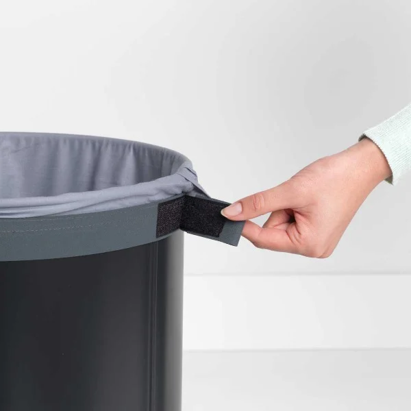 סל כביסה 60 ליטר Brabantia - y brabantia laundry bin 60l matt black cork lid detail