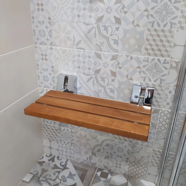 כסא מתקפל יוקרתי למקלחת מעץ טיק מלא - כסא מתקפל למקלחת אלפא אגס